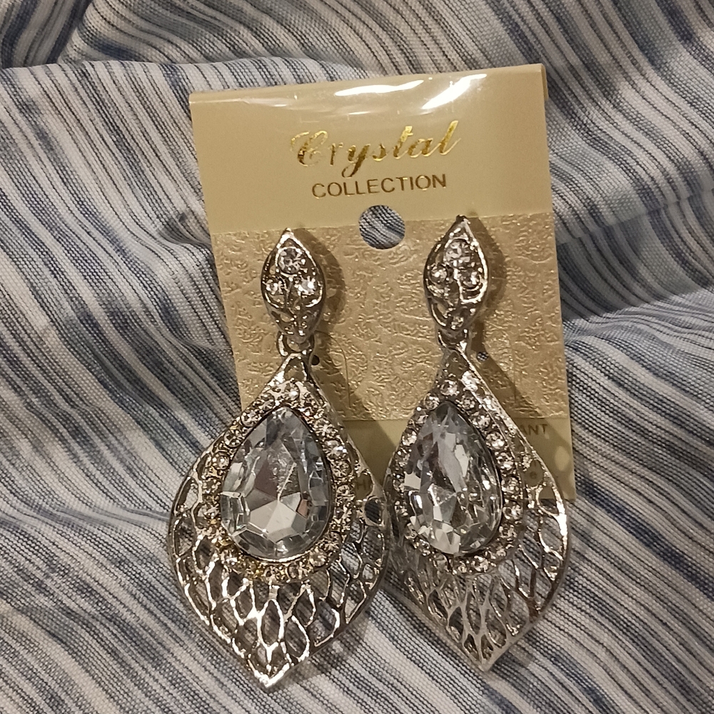 NWT!! Crystal Collection Earrings